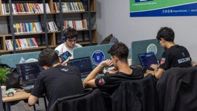 Bursa Büyükşehir Belediyesi’nin destekleriyle düzenlenen 3 günlük hackathon (kodlama maratonu)