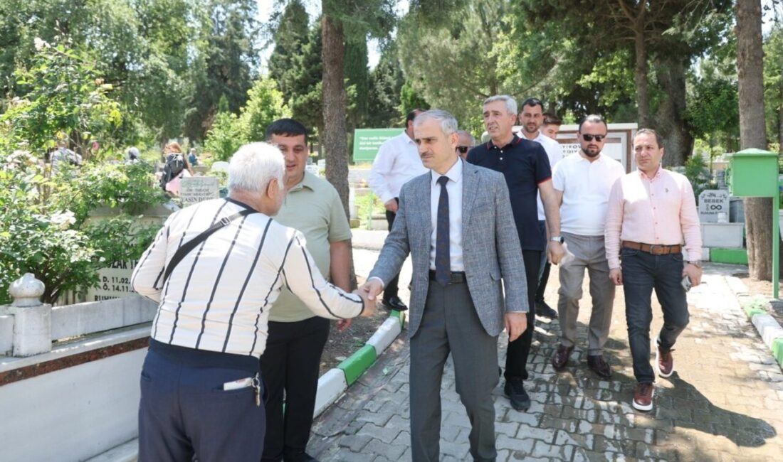 Çayırovalıları kabir ziyaretinde yalnız bırakmadı Çayırova Belediye Başkanı Bünyamin Çiftçi, Kurban Bayramı arifesinde, vefat eden