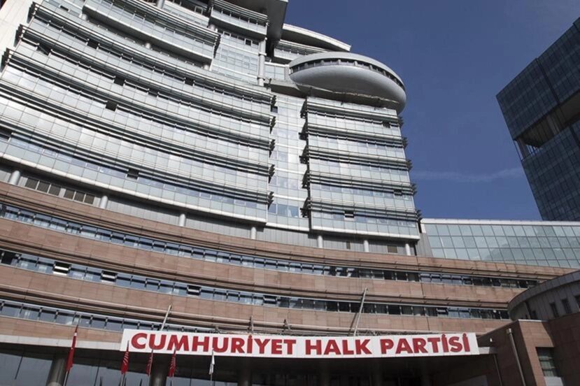 CHP kurultay davasında çarpıcı karar! O kurultay ‘mutlak butlan’ sayıldı, yönetim için tedbir kararı Ankara Bölge Adliye Mahkemesi 36. Hukuk Dairesi’nin kararına göre, CHP’nin