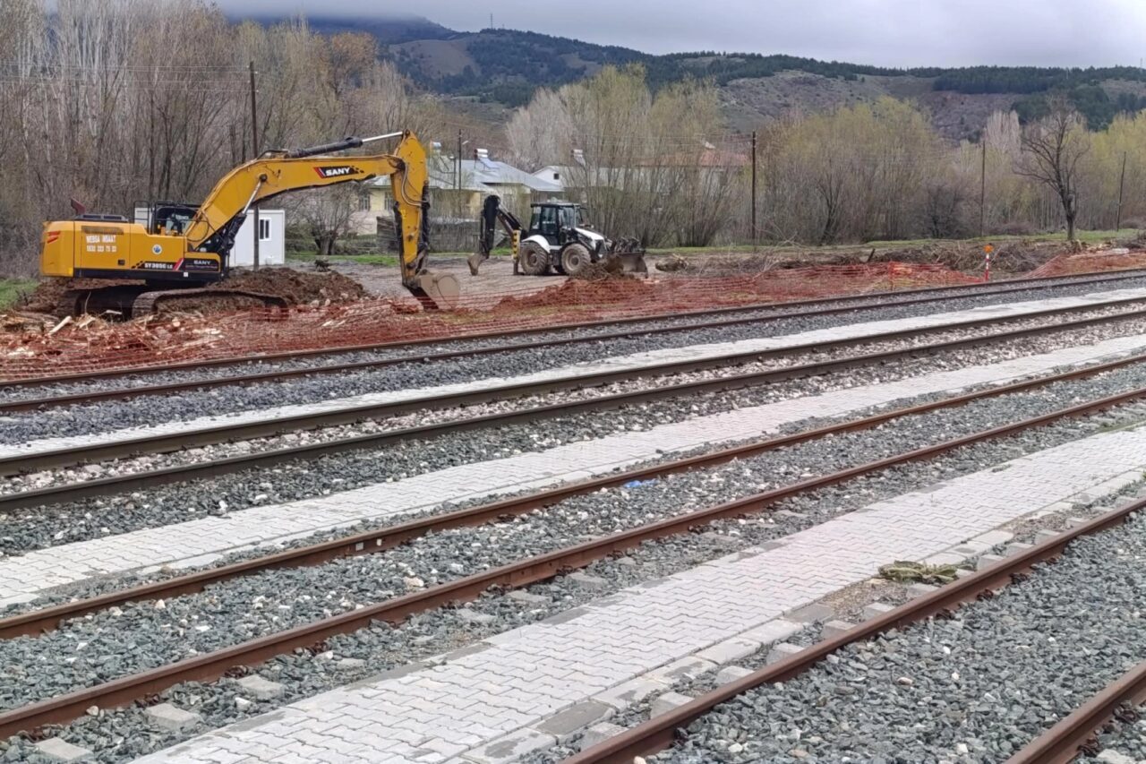 CHP Bursa Milletvekili Orhan Sarıbal, Elazığ’ın Maden ilçesine bağlı Gezin