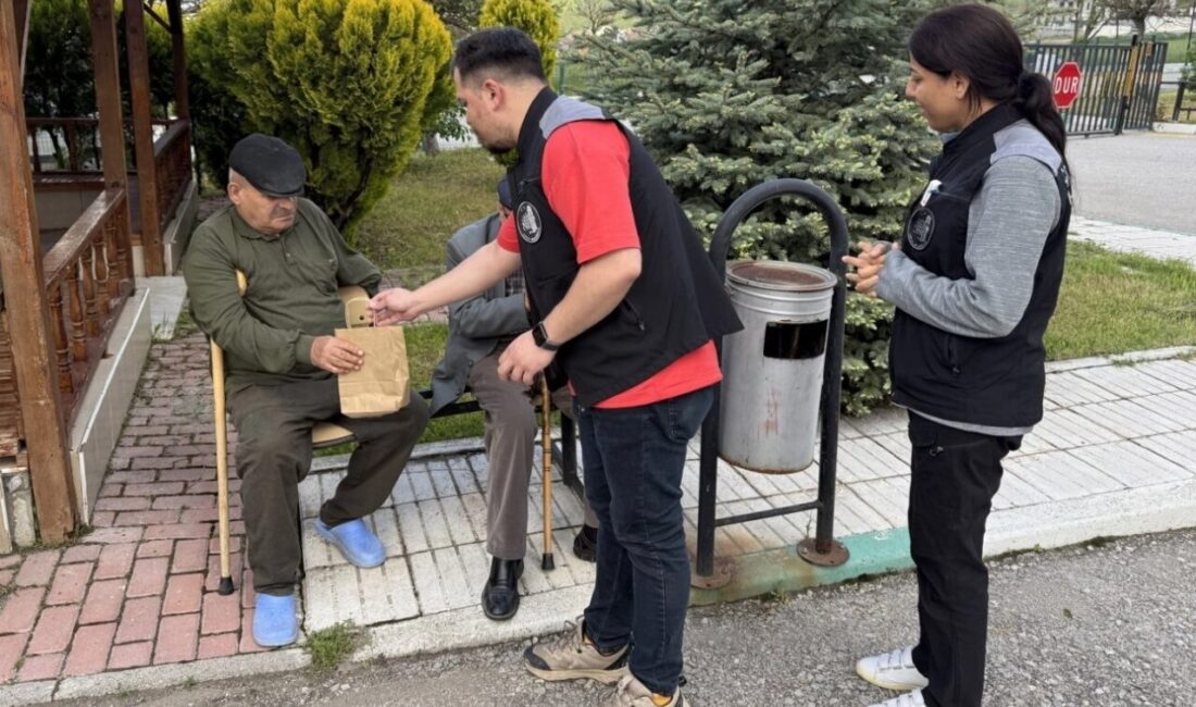 Çorum Belediyesi, Kurban Bayramı öncesinde huzurevi sakinlerini ziyaret ederek bayram