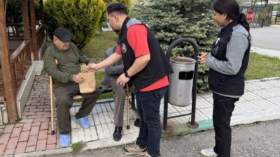 Çorum Belediyesi, Kurban Bayramı öncesinde huzurevi sakinlerini ziyaret ederek bayram