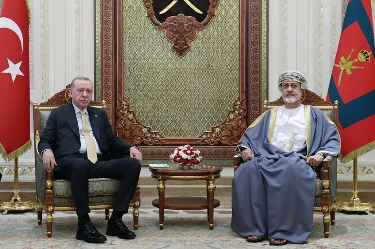 Cumhurbaşkanı Erdoğan, Umman Sultanı ile görüştü Cumhurbaşkanı Recep Tayyip Erdoğan, Umman Sultanı Heysem Bin Tarık ile