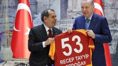 Cumhurbaşkanı Recep Tayyip Erdoğan, Süper Lig'de üst üste 4. şampiyonluğunu