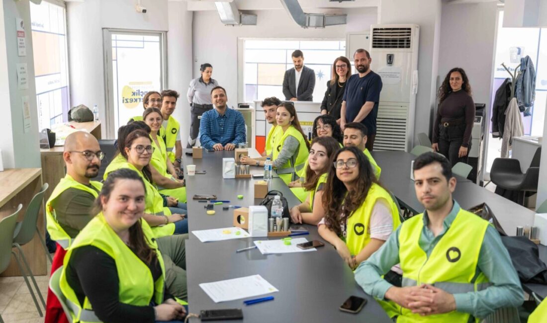 Bornova Belediyesi’nin hizmete açtığı Gülşah Durbay Gençlik Merkezi, İzmir’deki üniversitelerden