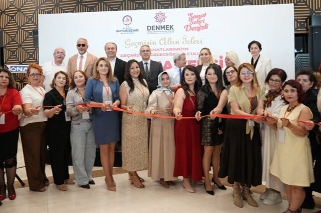 Denizli Büyükşehir Belediyesi’nin el sanatları kurslarında üretilen 4 binin üzerinde