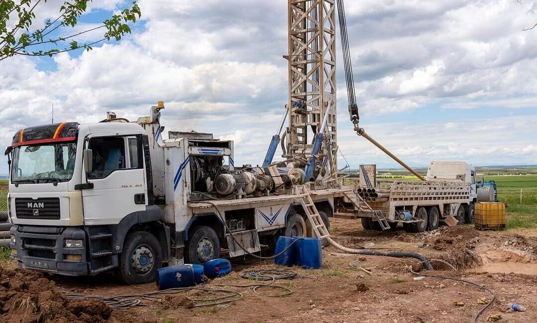 DİSKİ’nin kırsal mahalleleri kapsayan içme suyu yatırımında ilk sondajlar açıldı Diyarbakır Büyükşehir Belediyesi DİSKİ Genel Müdürlüğü tarafından merkez ilçelerin kırsal