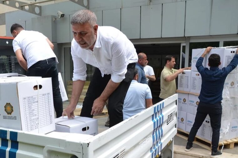 Diyarbakır’da ihtiyaç sahiplerine tam destek İhtiyaç sahibi ailelere yönelik nakdi ve ayni destek çalışmalarını sürdüren