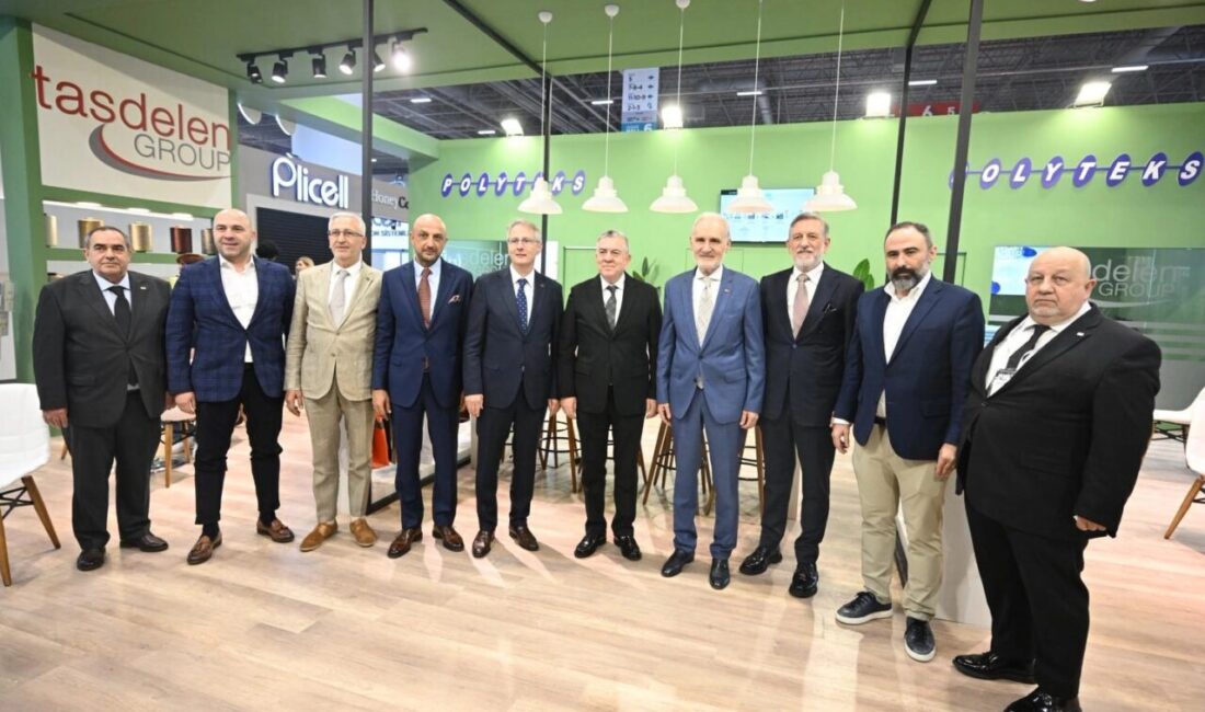 DOSABSİAD firmaları HOMETEX 2026’ya damga vurdu DOSABSİAD Yönetim Kurulu Başkanı Onur Kutlualp ve Yönetim Kurulu Üyeleri,