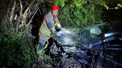 Düzce’de otomobilin dereye yuvarlanması sonucu 1 kişi yaralandı.