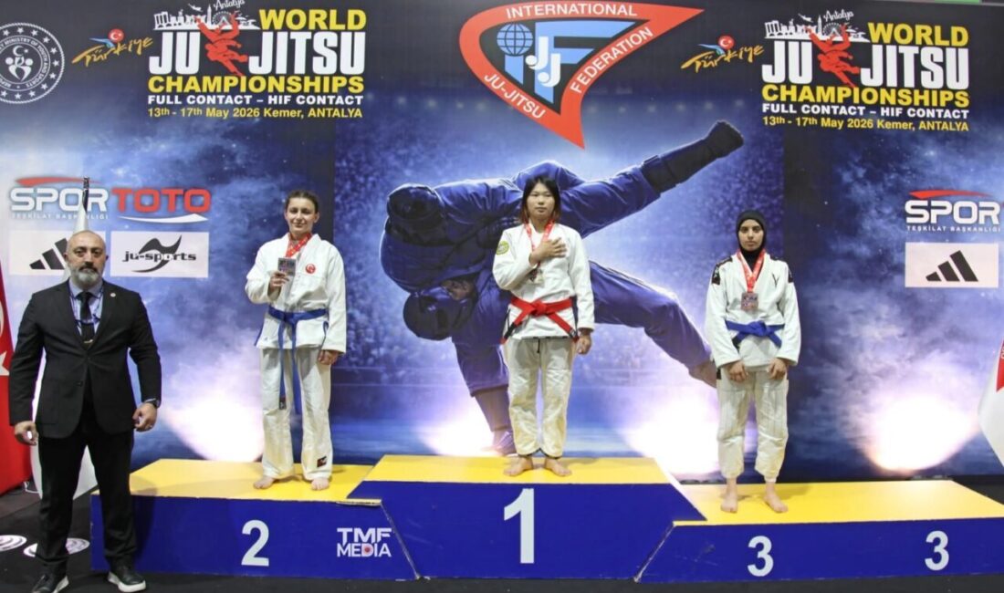 Edirneli milli sporcu İzel Erim dünya ikincisi oldu! Edirne, uluslararası spor arenasında tarihi bir başarıyla gururlandı. Hem arama