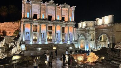 İzmir Büyükşehir Belediyesi, 18-30 yaş arasındaki gençlere ücretsiz Efes Gece