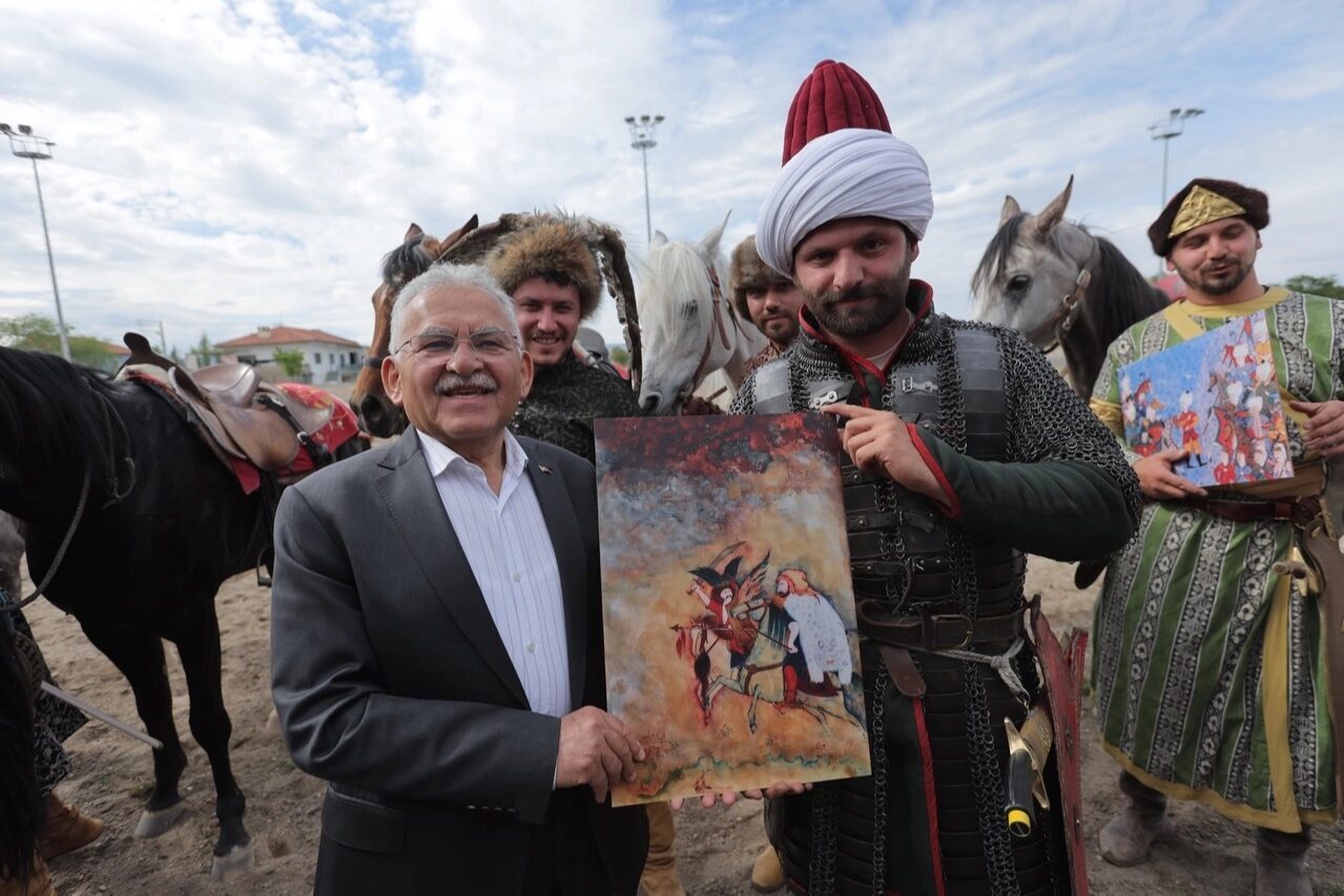 “Erciyes’in Gölgesinde Geleneksel Atlı Spor Gösterisi”ne büyük ilgi Kayseri Büyükşehir Belediye Başkanı Dr. Memduh Büyükkılıç, Kayseri Valisi Gökmen