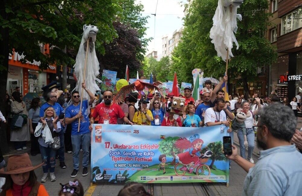 Eskişehir’de Çocuk ve Gençlik Tiyatrosu Festivali sona erdi Eskişehir Büyükşehir Belediyesi Şehir Tiyatroları tarafından düzenlenen 17. Uluslararası Eskişehir