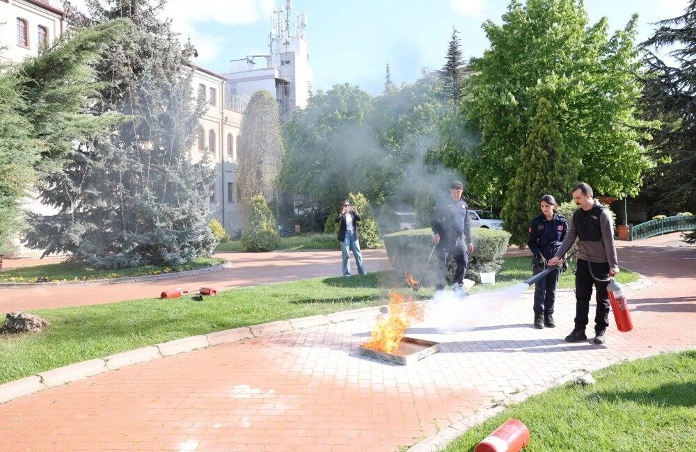 Eskişehir Büyükşehir Belediyesi İtfaiye Dairesi Başkanlığı ekipleri, düzenli olarak gerçekleştirdikleri
