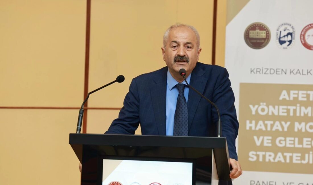 Kocaeli Gebze Belediye Başkanı Zinnur Büyükgöz, Hatay’da düzenlenen “Krizden Kalkınmaya;