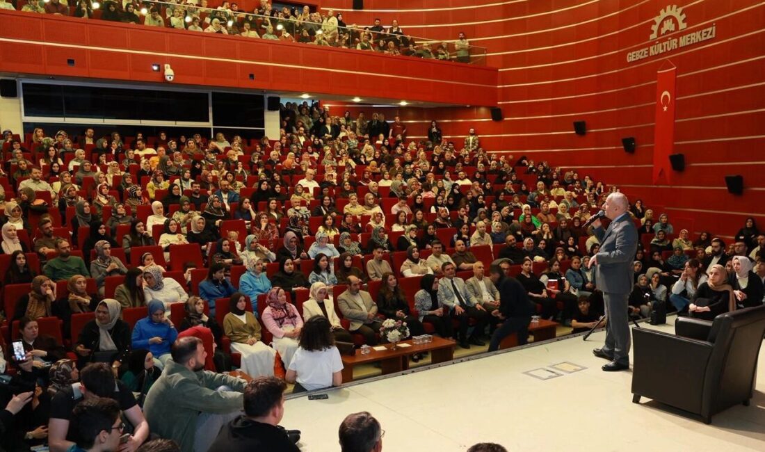 Uluslararası Aile Haftası kapsamında düzenlenen “Ailem Kocaeli Buluşmaları” programında, “Ailenin