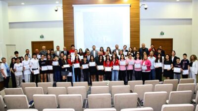 Genç bilim adamlarına ödül İl Millî Eğitim Müdürlüğü iş birliğiyle TÜBİTAK tarafından düzenlenen “TÜBİTAK