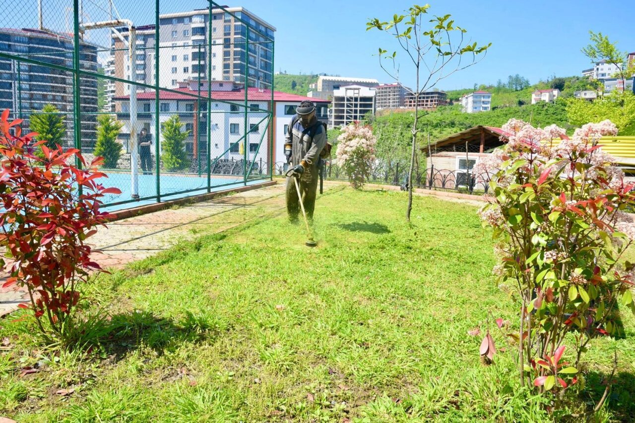 Giresun Belediyesi, yaz mevsiminin başlamasıyla birlikte kent genelindeki çalışmalarına hız