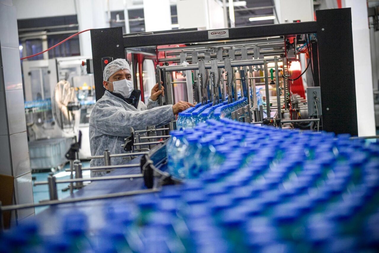 İzmir’in 94 yıllık Cumhuriyet markası olan Şaşal Su Fabrikası, İzmir