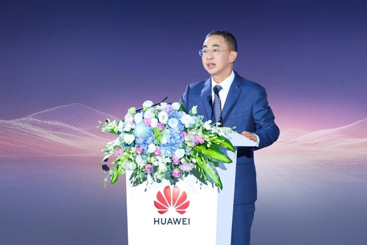 Huawei, sektörün geleceğini şekillendiren şebeke etkileşimli AIDC stratejisini açıkladı Dongguan'da düzenlenen Küresel AIDC Endüstri Zirvesi'nde Huawei, '3+1' yeniliklerini merkezine