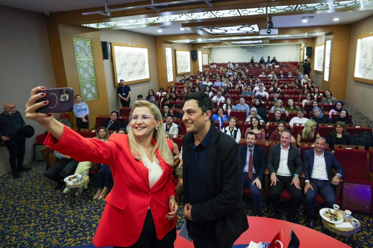 İstanbul Gelişim Üniversitesi'nde düzenlenen “Kampüsten Kente Uzanan İş Birliği” seminerinde
