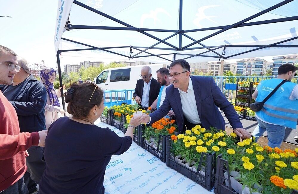 İstanbul Beylikdüzü’nde Anneler Günü etkinliklerle kutlandı İstanbul Beylikdüzü Belediyesi, Anneler Günü’nde ilçedeki anneleri unutmadı. Gün kapsamında
