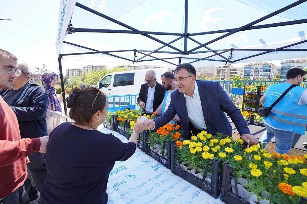 İstanbul Beylikdüzü Belediyesi, Anneler Günü’nde ilçedeki anneleri unutmadı. Gün kapsamında