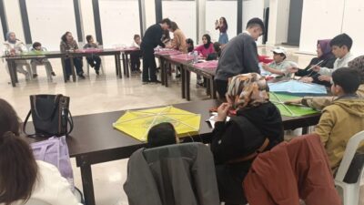 Maltepeli anneler ve çocukları, Maltepe Belediyesi’nin organize ettiği “Anne-Çocuk Uçurtma