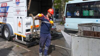 Maltepe Belediyesi, bahar temizliği kapsamında bu kez Gülsuyu Mahallesi’nde kapsamlı