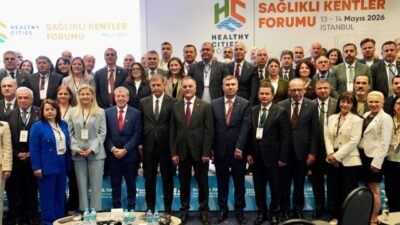 Türkiye Sağlıklı Kentler Birliği’nin İstanbul’daki forumunda konuşan İstanbul Büyükşehir Belediye