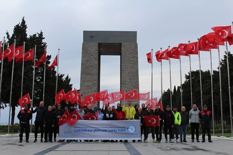 İstanbul'da Beylikdüzü Belediyesi’nin geleneksel hale getirdiği Çanakkale Şehitleri’ne Saygı Turu