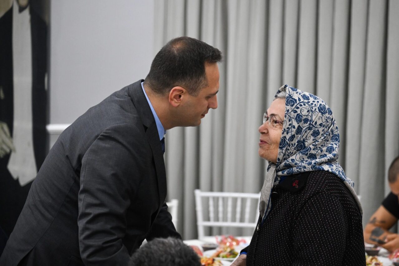 İzmir'de Bornova Belediyesi Sağlıklı Yaş Alma Merkezi’nde düzenlenen Kurban Bayramı