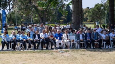 İzmir Bornova’nın çınarları üniversiteli oluyor Bornova Belediyesi, İzmir’de düzenlenen 3. Yaş Üniversitesi Şenliği’nde “Sağlıklı Yaş