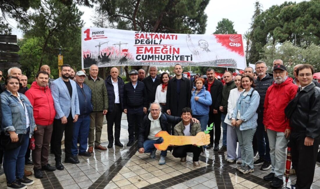 İzmir'de 1 Mayıs Emek ve Dayanışma Günü, binlerce emekçinin katılımıyla