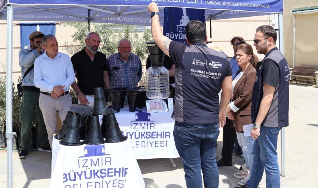 İzmir’de kahverengi kokarca böceğine karşı tuzak İzmir Büyükşehir Belediyesi, zorlu koşullarda var olma mücadelesi veren çiftçiyi