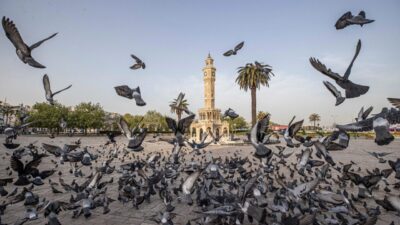 İzmir Büyükşehir Belediyesi, “İki Çizgi Arasında: Geleceğin İzmir’ine Bugünden Bir