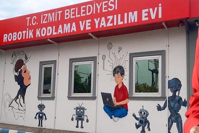 İzmit Belediyesi, çocukların ve gençlerin teknolojiyle üretken bir bağ kuracağı