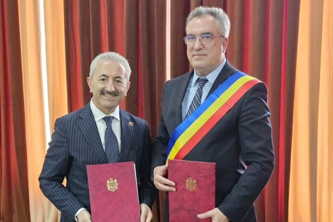İzmit Belediyesi ile Moldova’nın Ungheni Belediyesi arasında imzalanan kardeş şehir