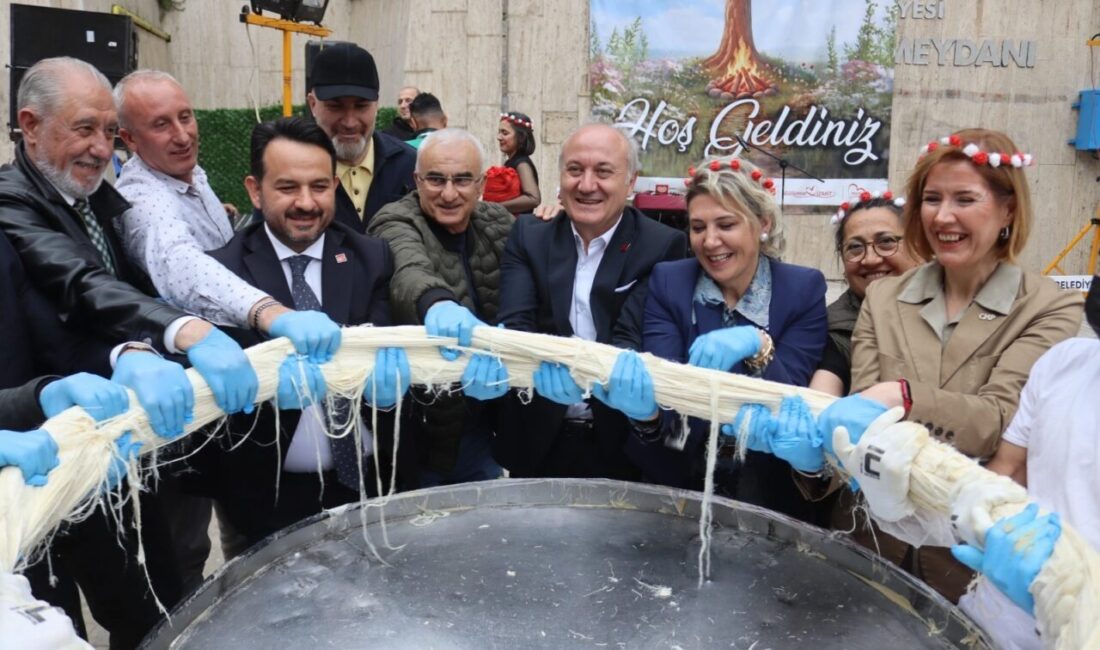 İzmit’te Hıdırellez Şenliği’nin son günü coşkuyla yaşandı İzmit Belediyesi'nin baharın gelişini coşkuyla kutladığı Geleneksel Hıdırellez Şenliği’nin son