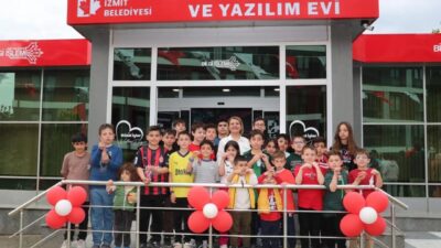 İzmit Belediyesi, çocuk ve gençlerin teknolojiyle üretken bir bağ kurmasını