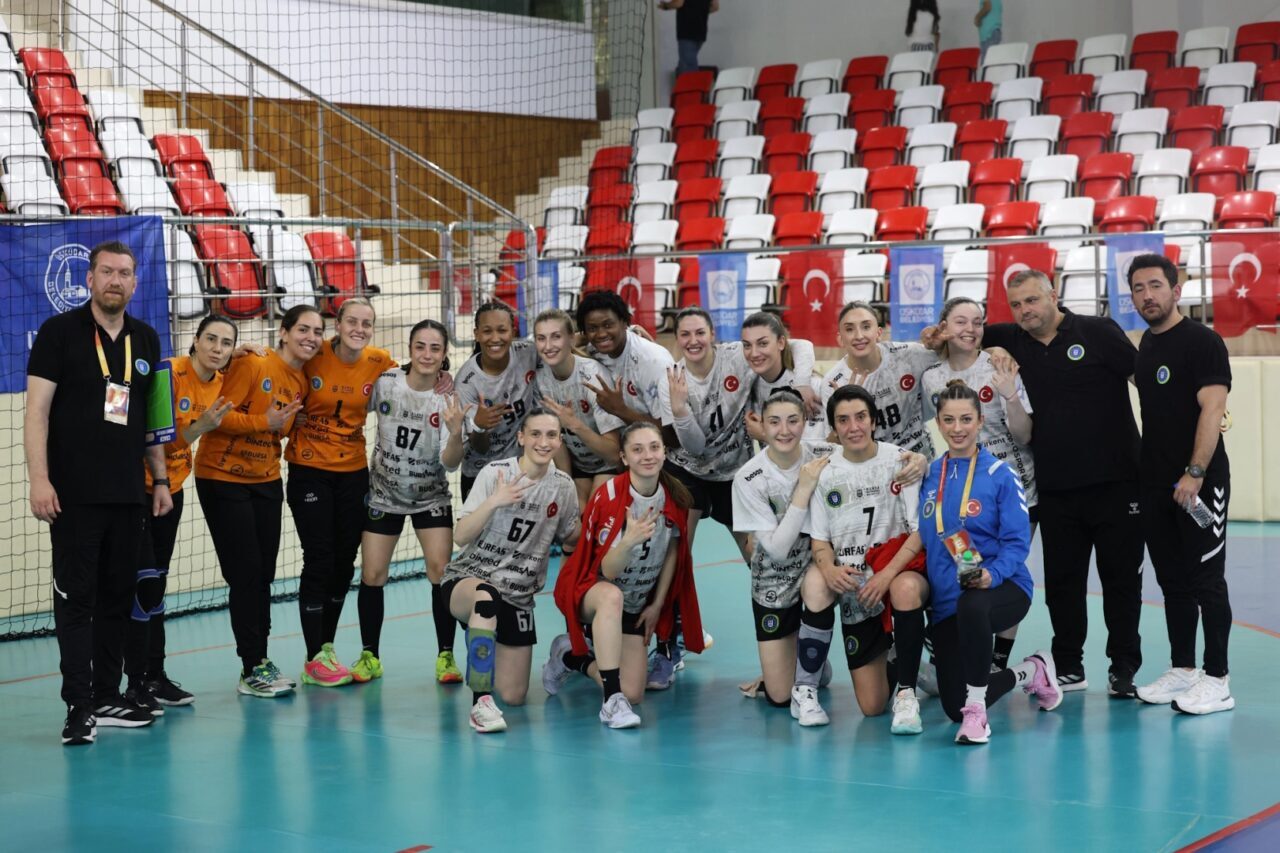 Kadınlar Hentbol Süper Ligi’nde şampiyon Bursa Büyükşehir Belediyespor oldu.