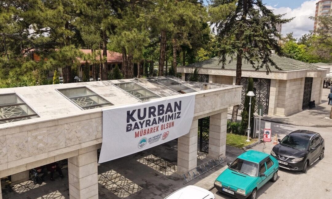 Kayseri Büyükşehir Belediyesi, Kurban Bayramı öncesinde kent genelindeki mezarlıklarda kapsamlı