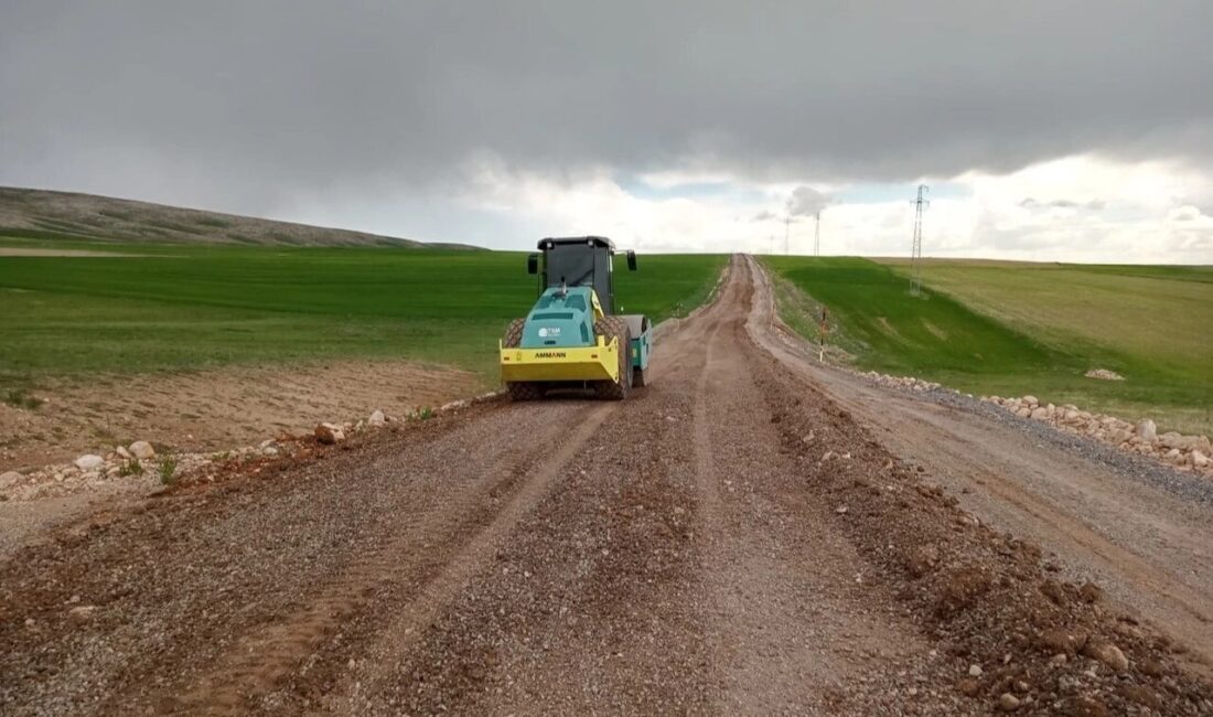 Kayseri Büyükşehir’den kırsalda hummalı mesai Kayseri Büyükşehir Belediyesi, yaklaşan Kurban Bayramı öncesinde kırsal mahalle yollarında