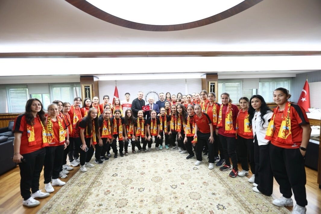 Kayseri Büyükşehir Belediye Başkanı Dr. Memduh Büyükkılıç, Turkcell Kadın Futbol