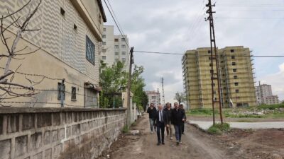 Kayseri Kocasinan Belediye Başkanı Ahmet Çolakbayrakdar, Uğurevler Mahallesi’nde yürütülen kentsel