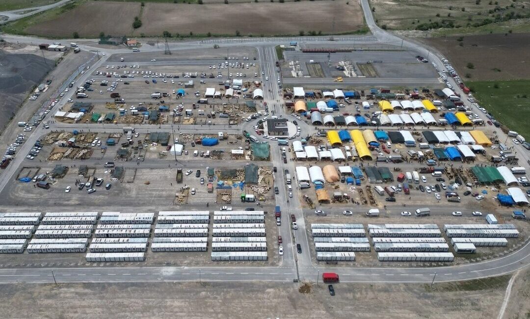 Yaklaşan Kurban Bayramı için kurban pazarı hazırlıklarına başlayan Melikgazi Belediyesi,