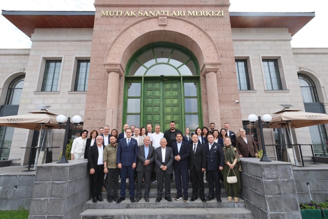 Kayseri Mutfak Sanatları Merkezi’ne tam not Kayseri Büyükşehir Belediye Başkanı Dr. Memduh Büyükkılıç, TÜRKONFED Yönetim Kurulu