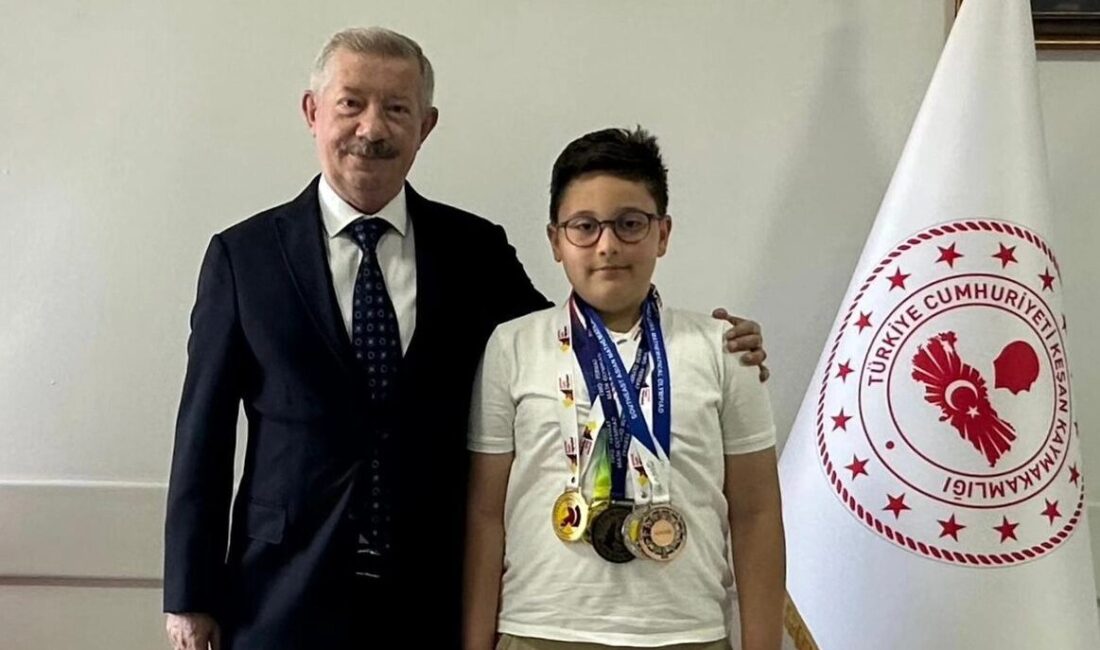 Keşan Kaymakamı Aziz Mercan,  matematik dünyasında uluslararası başarılara imza