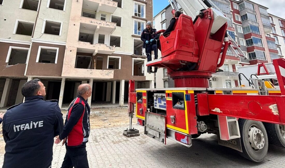 Kocaeli İtfaiyesi, tecrübesini Besni İtfaiyesi ile paylaştı Kocaeli Büyükşehir Belediyesi İtfaiye Dairesi Başkanlığı, Adıyaman Besni Belediyesi İtfaiye